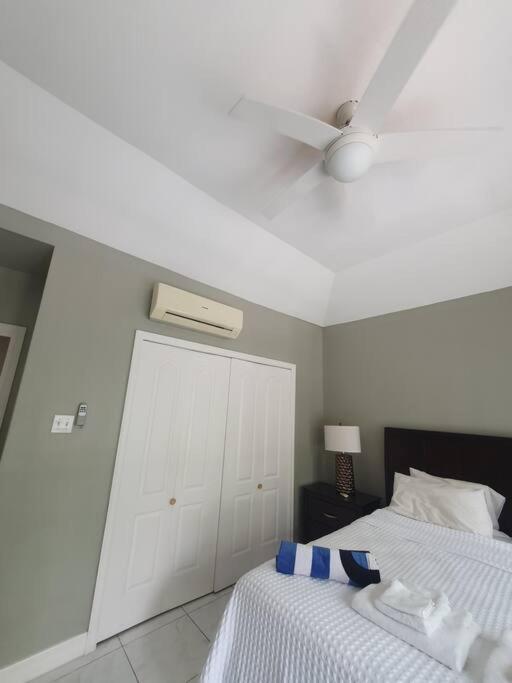Townhouse By The Bay, Little Bay Country Club ,Negril Villa Orange Bay Bagian luar foto