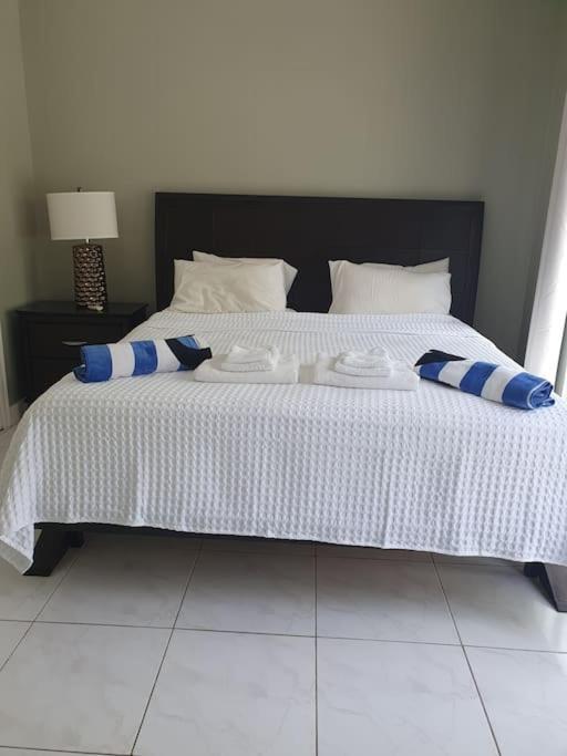 Townhouse By The Bay, Little Bay Country Club ,Negril Villa Orange Bay Bagian luar foto