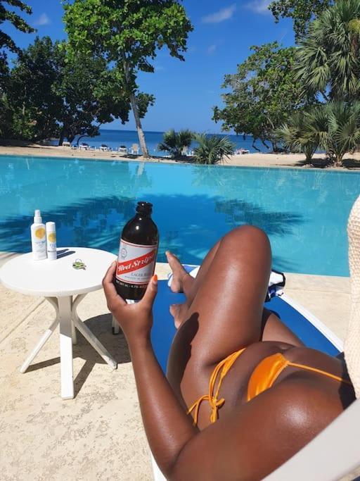 Townhouse By The Bay, Little Bay Country Club ,Negril Villa Orange Bay Bagian luar foto